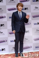 组图：SJ3D新片首映式 众成员正装出席宣传