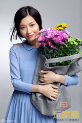 组图：田原拍摄杂志封面气质清新 倡导环保出行