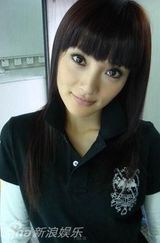 幻灯图：李小璐时尚写真盘点 荧屏精灵笑容绽放