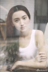 组图：赵彦乔夏日清爽写真曝光 长发诠释小清新