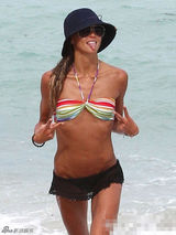 组图：2012比基尼美胸大盘点 众女星性感咸湿