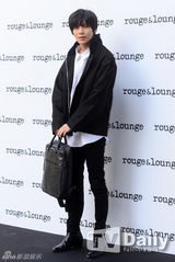 组图：李妍熙SHINee亮相活动 泰民神似元斌