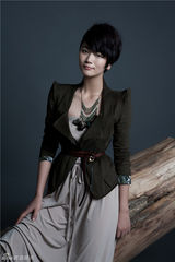 高清组图：曹曦文颠覆传统女人味 超抢镜性感搭配