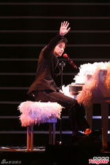 组图：邓丽君纪念演唱会 钟镇涛周杰伦登台