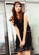 高清组图：米莎-巴顿登杂志封面