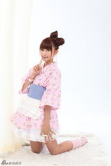 组图：许雅涵代言美国线上游戏 萝莉卖萌出镜