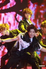 高清组图：王子小杰劲歌热舞 提携后辈不遗余力