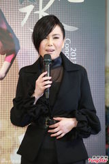 组图：江蕙大露性感美腿 将连开7场演唱会