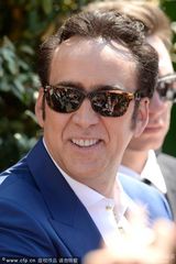 组图：尼古拉斯-凯奇现身发布会 型男范十足