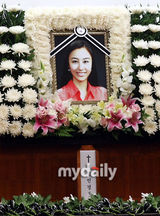 幻灯图：《茶母》女演员金敏京患胃癌去世 终年30岁