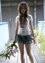 高组图：前超女陈怡日本拍写真 比基尼制服齐上阵