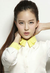 组图：温心干练马尾女大玩清纯复古风