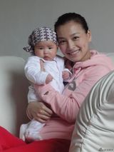 独家组图：张庭产后全家福曝光 爱女首度亮相