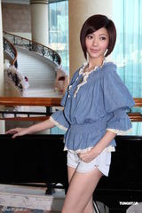 组图：Dream Girls香港宣传新EP 李毓芬被问罗志祥