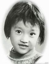 组图：50余明星童年照片大曝光 萌囧表情大不同