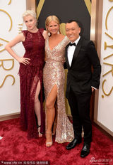 组图：模特鲍德温亮相红毯 蕾丝红裙美腿惹火