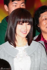 组图：酒井法子北京慈善行 福利院为老人献爱心