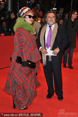 幻灯图集：《捉刀手》首映 准妈妈助阵布鲁斯南