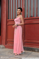 组图：藤原纪香拍《西安纪行》 变身主持人古城采风