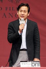 组图：安圣基出席林权泽导演新作记者会