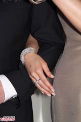 组图：徐子淇香槟色鱼尾裙秀丰满半球