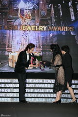 高清组图：张根硕金俊秀出席亚洲Jewelry颁奖礼