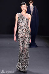 组图：19岁名模刘旭连登伦敦纽约国际时装周