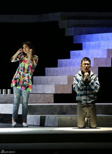 组图：话剧版《致青春》首演 时空交错成特点