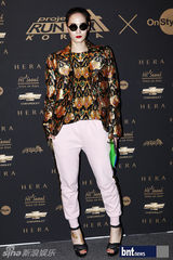 组图：韩星金正敏张在仁亮相首尔时装周