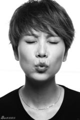 组图：海清变萌女郎 黑白写真秀百变魅力