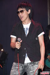 组图：杨千霈自由发挥将主持金曲星光