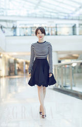 组图：陈数街拍登时尚杂志 同一元素搭出多样风情