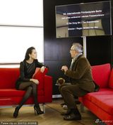 组图：章子怡受电影节主席迪特夸赞