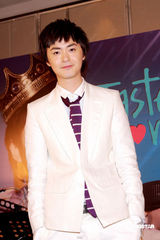 幻灯图：阿娇(钟欣桐)为洪卓立音乐会打气 力挺好友阿Sa(蔡卓妍)