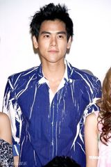 幻灯组图：歌手卢广仲准备考试 如未考取将面临当兵 