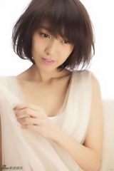 组图：高露飘逸纱裙写真 甜美笑靥显清新气质