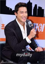 组图：薛景求宣传新片《间谍》 丹尼尔耍帅