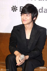 幻灯组图：韩版F4成员金范赴台湾举行粉丝见面会