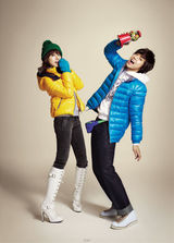 组图：金贤重尹恩惠冬装广告 演绎甜蜜冬季恋人