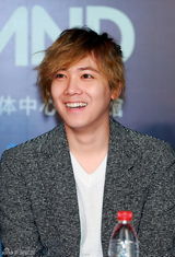 组图：韩团FTISLAND亚洲巡演发布会齐卖萌