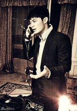 组图：霍建华侦探主题写真出炉 三十男人尽显魅力