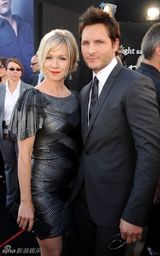 幻灯图集：《月食》洛杉矶首映 主创三人暧昧传情