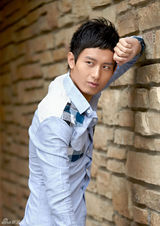 组图：型男成毅首发写真 清新小生演绎纯爱