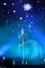 高清组图：张根锡首尔会粉丝 展歌喉秀舞技气氛热烈