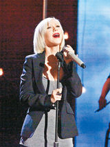 幻灯图：皮特与旧爱安妮斯顿携手众星海地义演