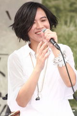 组图：张芸京新造型女人味 传与小煜暧昧粉丝心碎