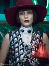 高清图：斯嘉丽变银发朋克女 纯美爱丽丝妖冶动人