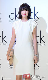 组图：少时Yuri李瑶媛等韩星出席品牌开业典礼