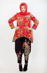 组图：赵本山小姨子拍贵气写真送新年祝福