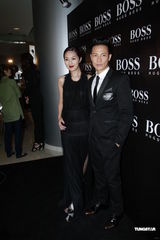 组图：杨千嬅大尺度性感秀美背 刘青云夫妇亮相